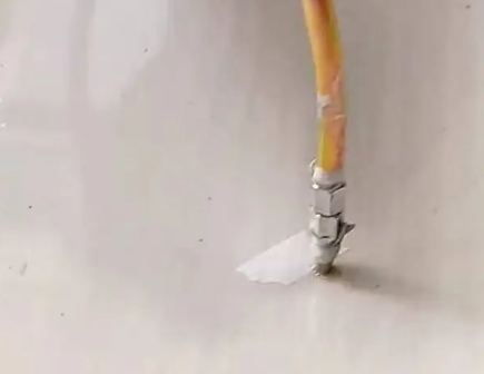 单县瓷砖空鼓维修公司专业解答在瓷砖铺贴过程中，如果使用的砂料过粗（如全部使用了粗砂），可能会导致以下问题