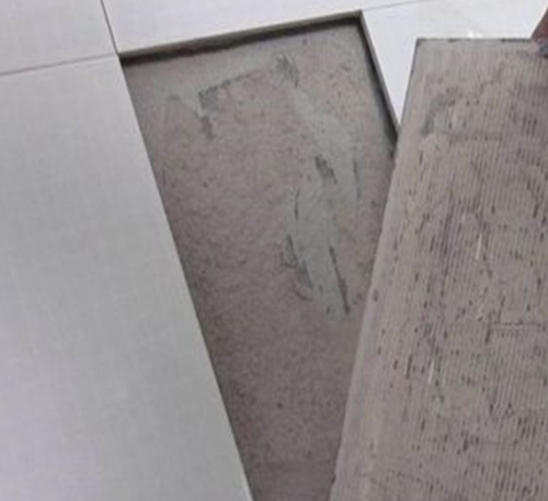 单县瓷砖空鼓维修公司分享瓷砖铺贴时如果打浆（即涂抹在瓷砖背面和基层上的砂浆或瓷砖胶）过少，会带来以下问题