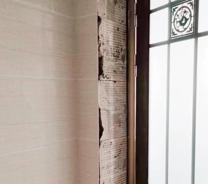 单县瓷砖空鼓免砸砖维修公司分享吸水砖泡水时间不够或过长都会对瓷砖铺贴效果产生影响